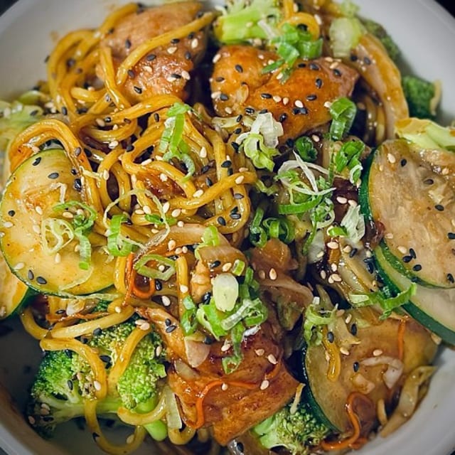 Yakisoba Chicken, Beef or Veggie.
