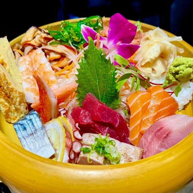 Chirashi (Scattered Fish) Lunch Combo.